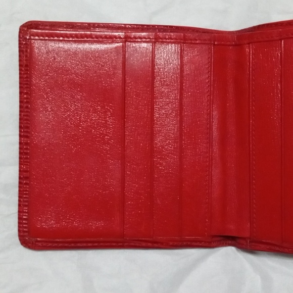 A Louis Vuitton wallet - Picture 3 of 8